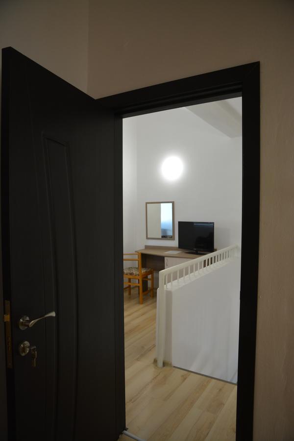 Hotel Neva คีตาน ภายนอก รูปภาพ