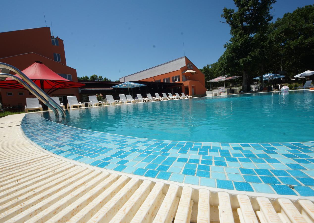 Hotel Neva คีตาน ภายนอก รูปภาพ